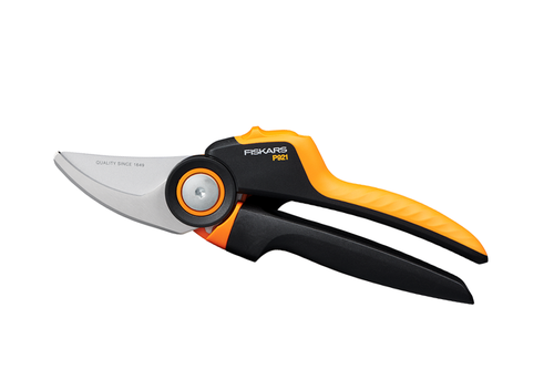 Dvoučepelové zahradní nůžky FISKARS P921 M PowerGear™ X-series